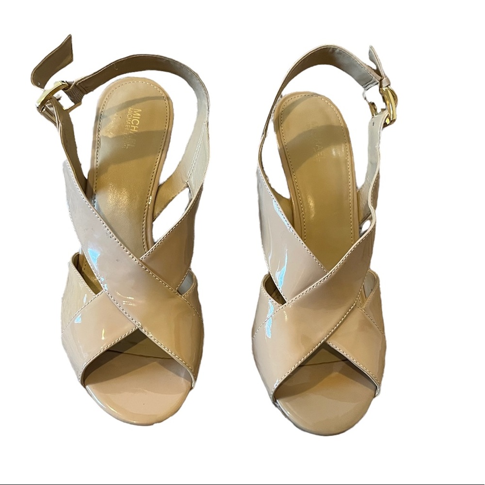 Micheal Kors Cross Strap Dress Sandals in size 10, Beige
